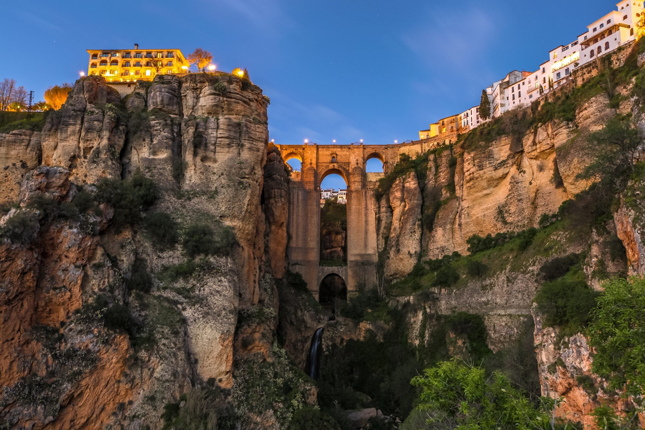 Ten Incredible City Cliffs Around the World